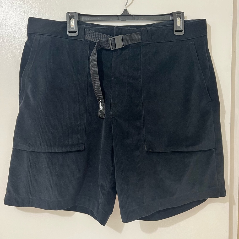 NIKE SB CORDUROY SHORTS SIZE 34 BLACK